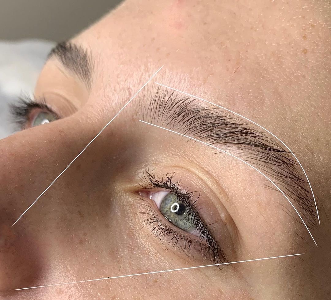 Corso Brow Design + Laminazione sopracciglia in presenza a Napoli